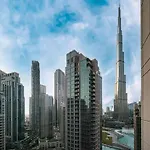 Breathtaking Views & Contemporary Comfort In The Heart Of Downtown