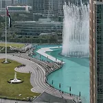 Breathtaking Views & Contemporary Comfort In The Heart Of Downtown