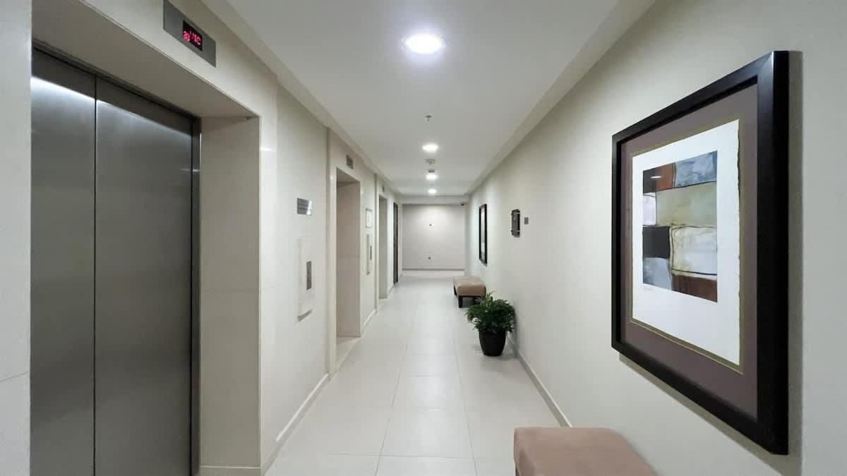 Breathtaking Views & Contemporary Comfort In The Heart Of Downtown Apartment