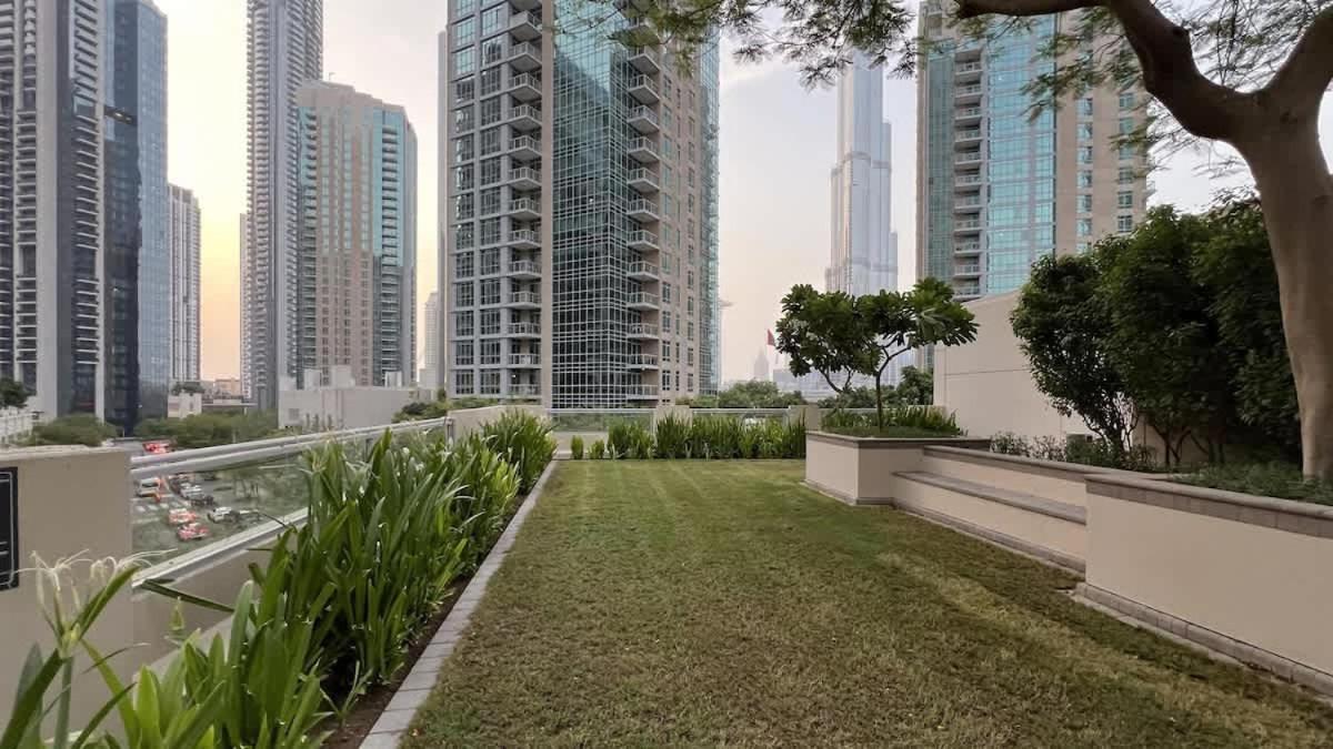 Apartment Breathtaking Views & Contemporary Comfort In The Heart Of Downtown *