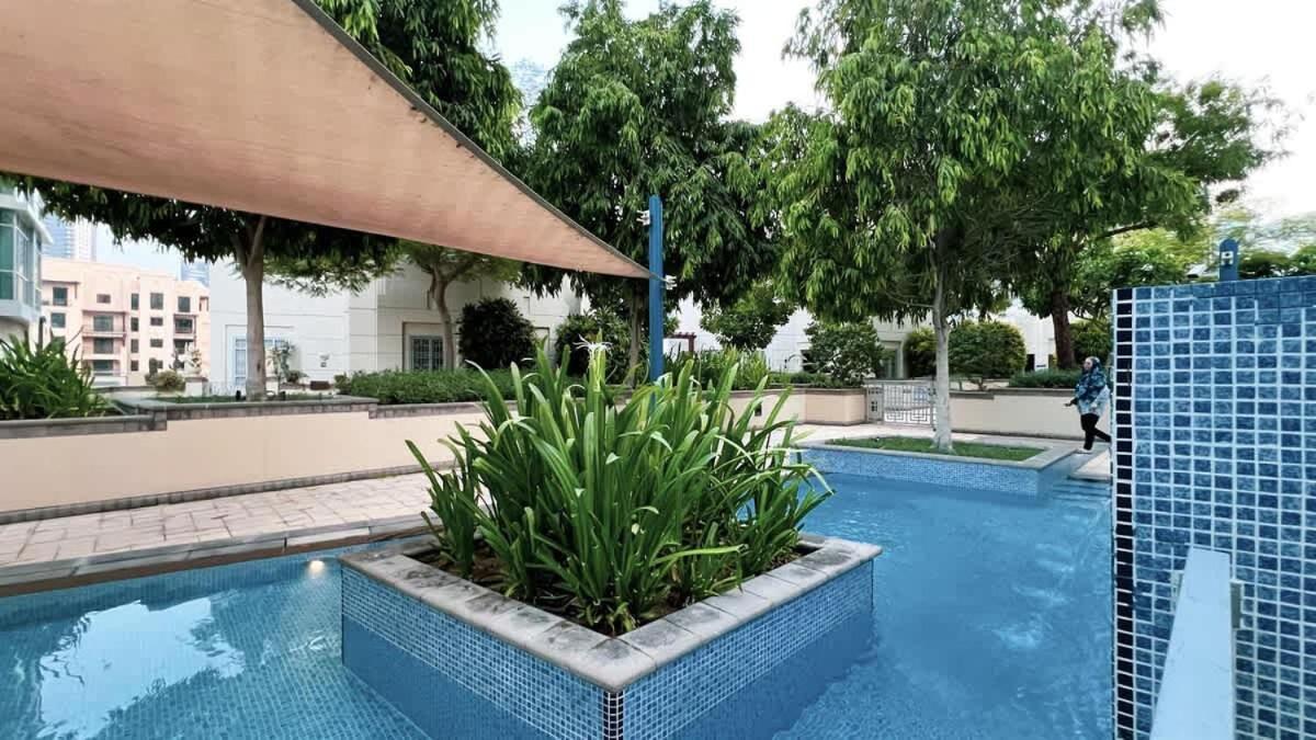 Breathtaking Views & Contemporary Comfort In The Heart Of Downtown