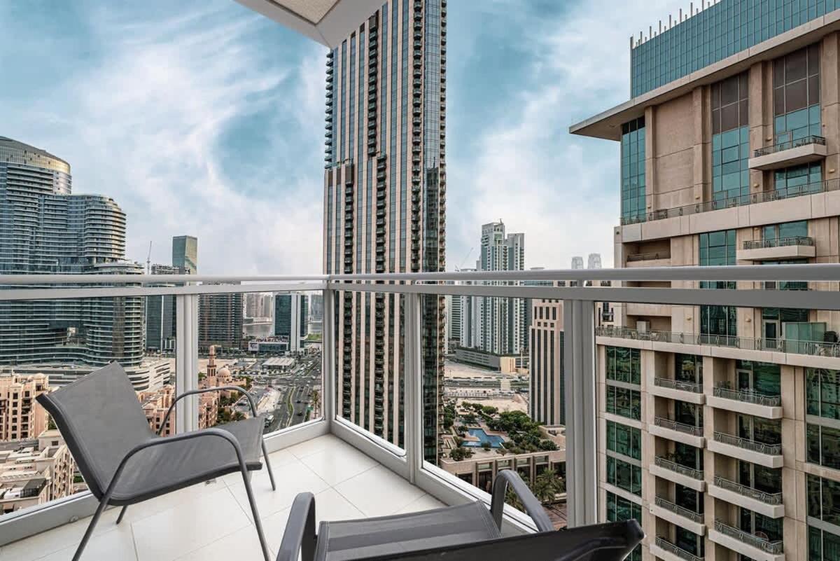 Breathtaking Views & Contemporary Comfort In The Heart Of Downtown Apartment Dubai