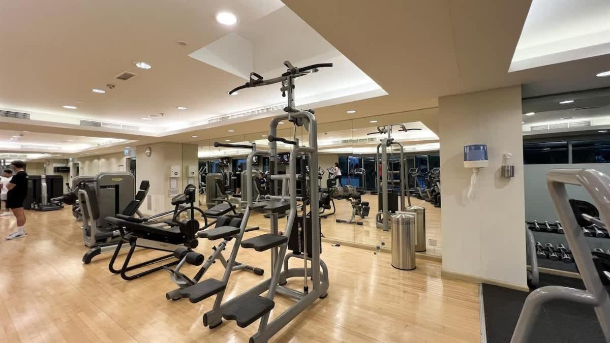 Breathtaking Views & Contemporary Comfort In The Heart Of Downtown Apartment