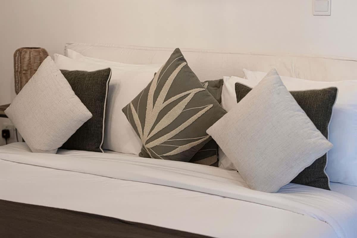 Apartment Breathtaking Views & Contemporary Comfort In The Heart Of Downtown