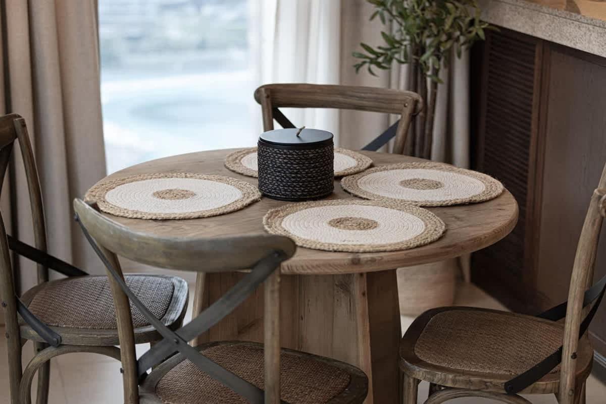Breathtaking Views & Contemporary Comfort In The Heart Of Downtown Dubai