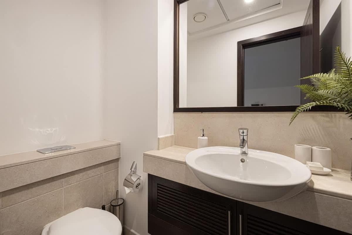 Breathtaking Views & Contemporary Comfort In The Heart Of Downtown * Dubai