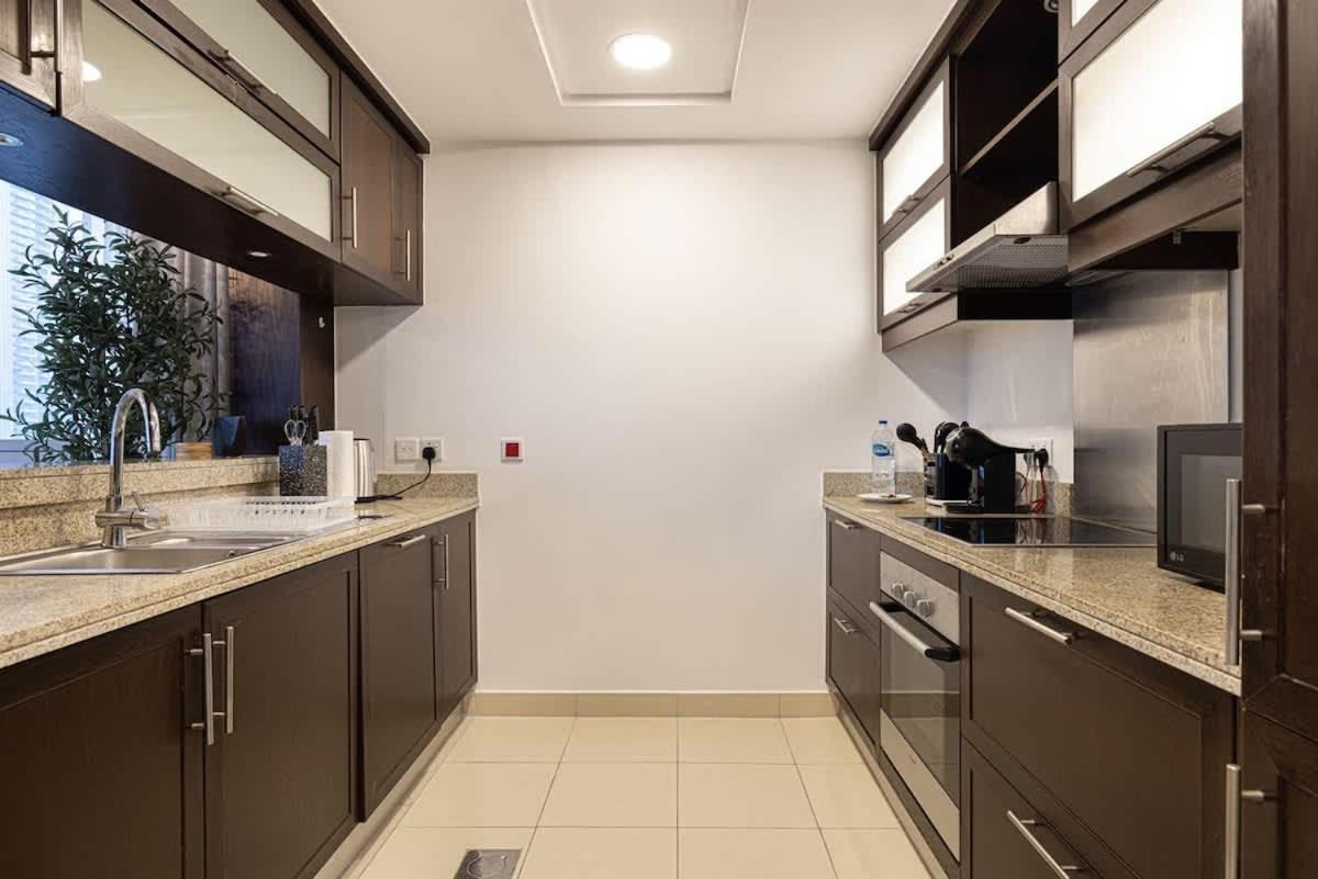 Breathtaking Views & Contemporary Comfort In The Heart Of Downtown Apartment