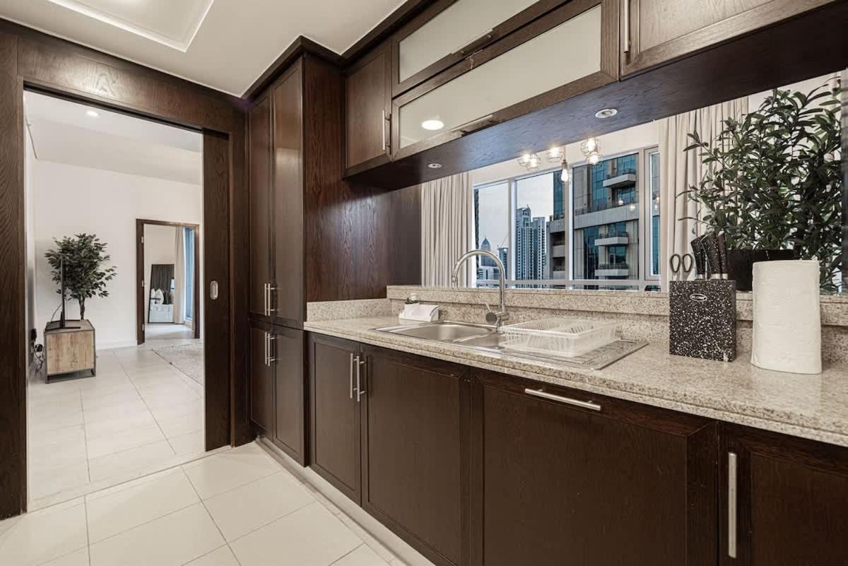 Breathtaking Views & Contemporary Comfort In The Heart Of Downtown Apartment Dubai