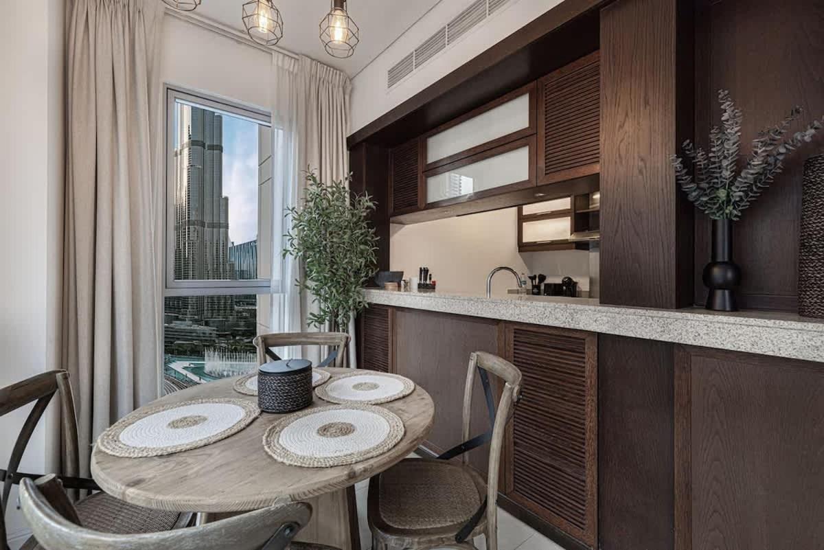 Apartment Breathtaking Views & Contemporary Comfort In The Heart Of Downtown *
