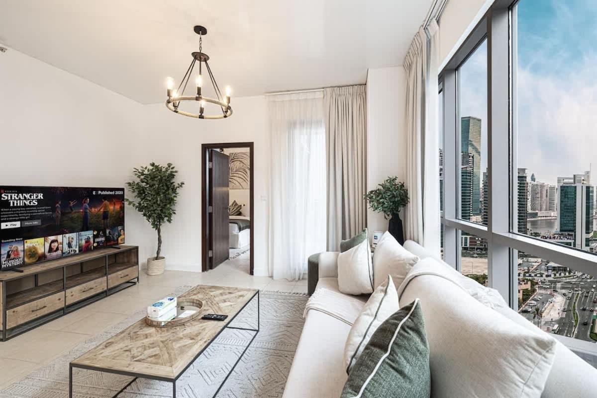 Breathtaking Views & Contemporary Comfort In The Heart Of Downtown Dubai